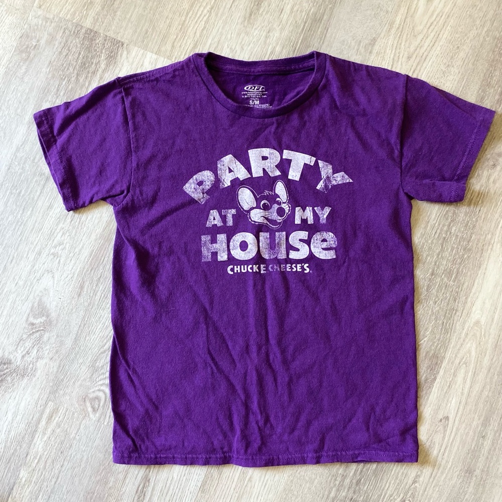 Vintage DFI Chuck E Cheese Retro Purple Graphic T-Shirt Size S/M Youth kids